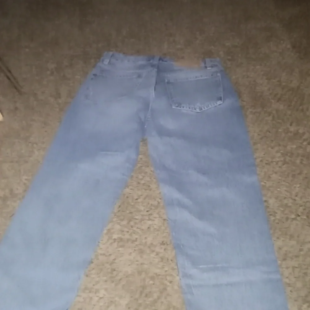Distressed jeans - Picture 3 of 3